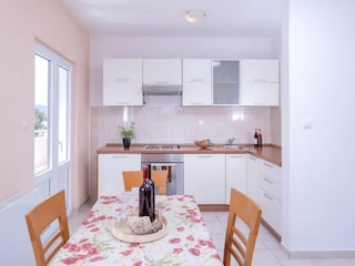 Apartment Vrboska Features 10