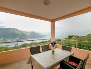 One Bedroom Apartment with Balcony and Sea View 1