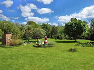 Es erwartet Sie ein weitläufiger, parkähnlicher Garten