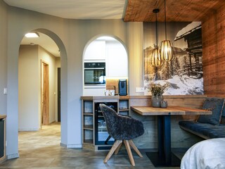 Essbereich mit Blick in Küche