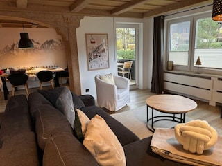 Wohnzimmer - Blick Richtung Balkon