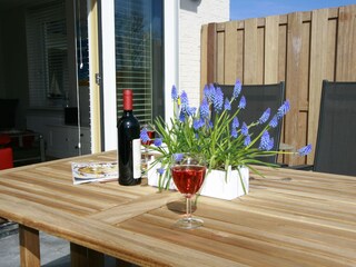 Sonnigen Terrasse. Prost!