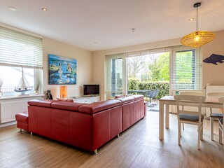 Mit Flügeltüre zum Terrasse