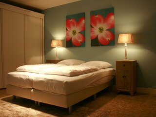 1. Schlafzimmer mit Badezimmer ensuite