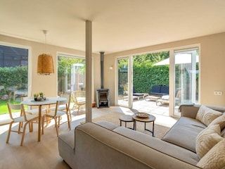 Das sehr geschmackvoll eingerichtete Wohnzimmer