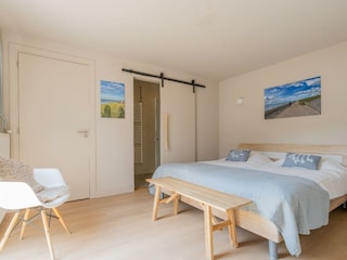 Schlafzimmer 1 mit Doppelbett (180x200)