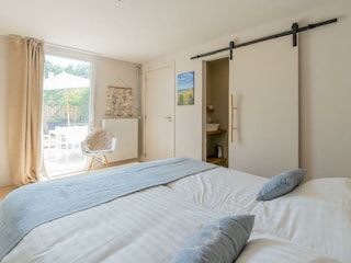 Schlafzimmer 1 mit Doppelbett (180x200)