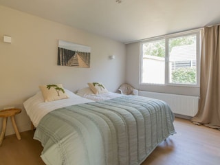 Schlafzimmer 2 mit 2 Einzel-Boxspringbetten (90x200)