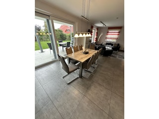 Essbereich mit Blick in den Garten