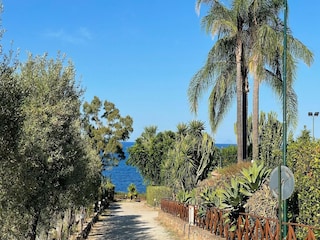 Apartment Pollina Features 25