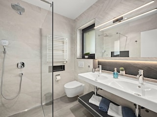 Privatem Badezimmer 1