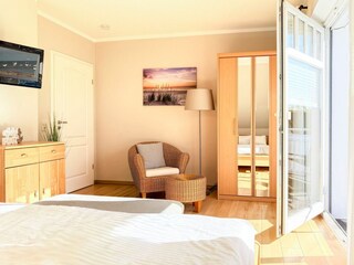 Schlafzimmer mit Balkon