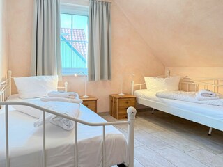 Schlafzimmer 2