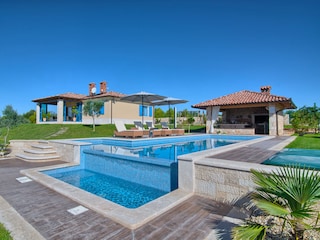 großer Pool 45m2