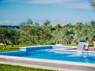 großer Pool 45m2