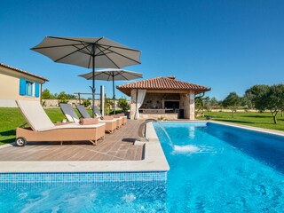 großer Pool 45m2
