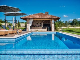 großer Pool 45m2