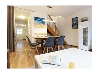 Papillon Whg. 9/7, Silbermöwe - Blick vom Sofa auf den Essbereich