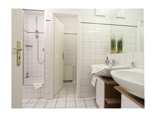 Papillon Whg. 9/7, Silbermöwe - Blick in das Duschbad