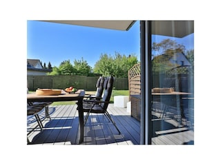 Ostseegarten - Blick auf die schöne Terrasse mit Gartennutzung