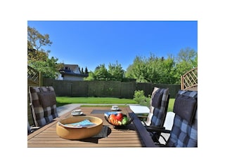 Ostseegarten - Blick auf die schöne Terrasse mit Gartennutzung