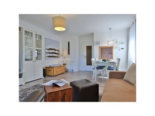 Ostseegarten - Blick vom Sofa auf den Essbereich