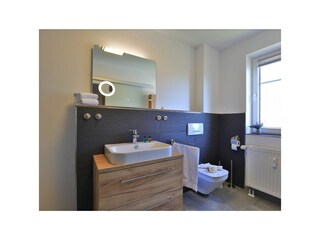 Ostseegarten - Blick in das Tageslichtbad mit Dusche