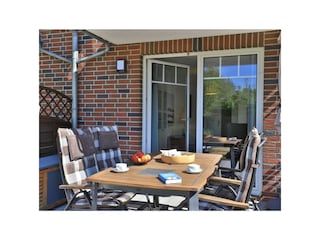 Ostseegarten - Blick auf die schöne Terrasse mit Gartennutzung