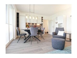 Weiße Villen Whg. 03 - Blick af den Essbereich und die offene Küchenzeile