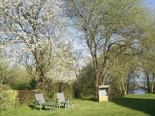 Frühling im Garten von Haus 23 am See