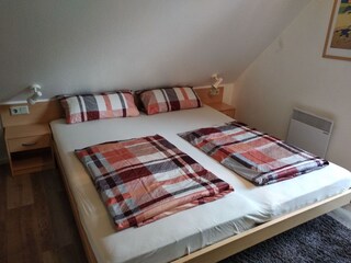 Schlafzimmer 2 mit Balkon