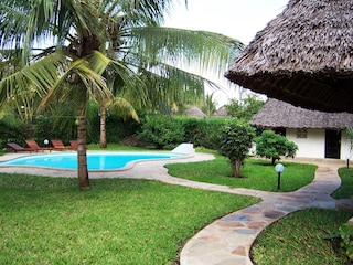 Villa Diani Beach Environment 11