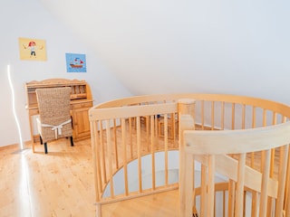 heller, geräumiger Arbeitsplatz mit schnellem Internet