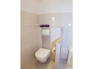 Badansicht mit Toilette