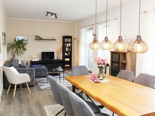 Wohn-/Esszimmer mit viel Platz