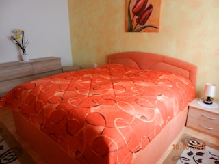 Schlafzimmer mit Kommode