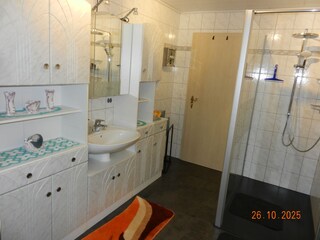 Bad mit behinderter gerechter Dusche