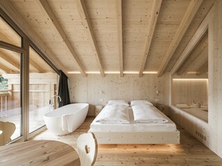 Mit freistehender Badewanne & finnischer Sauna