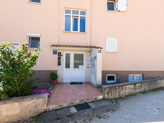 Apartment Mali Maj 2