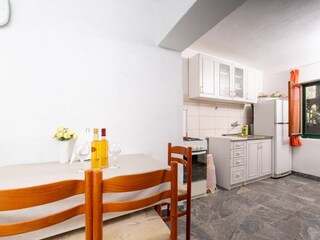 Apartment Gdinj  11