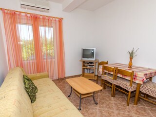 Apartment Okrug Gornji  11