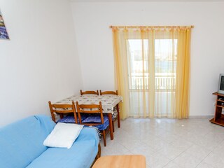Apartment Okrug Gornji  13