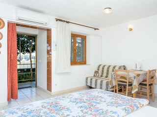 Apartment Okrug Gornji  21