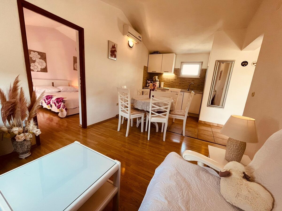 Apartment Primosten 11