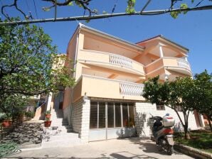 Two bedroom apartment with terrace Biograd na Moru, Biograd A-20756-b