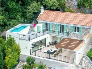 Villa Pool on Top by Aneo Travel