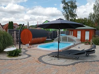 Pool_Faßsauna_Ruheraum