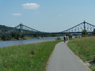 Blaues Wunder Dresden am Elberadweg