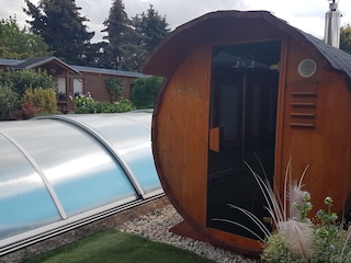 Wellnessbereich Fasssauna