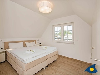 Schlafzimmer 1 mit Doppelbett